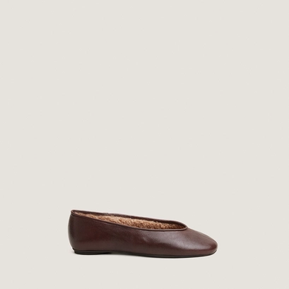 Round-toe ballet flats brown
