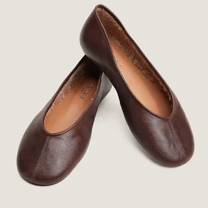 Round-toe ballet flats brown