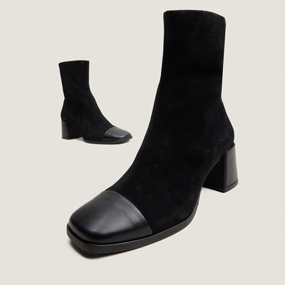 Heeled ankle boots black