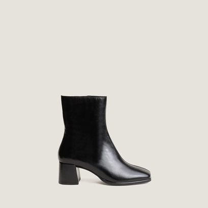 Heeled ankle boots black