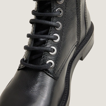 Heeled lowboots black