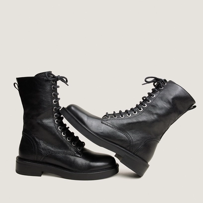 Heeled lowboots black