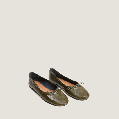 Round-toe ballet flats with delicate laces khaki