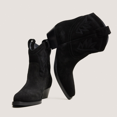 Ankle boots with pointed toes in black split leather | delus