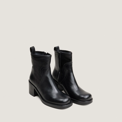 Heeled ankle boots black