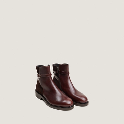 Round-toe ankle boots brown