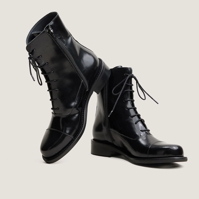 Round-Toe Boots black