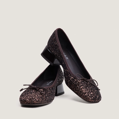 Round-Toe Ballet Flats dark brown