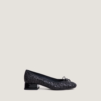Round-Toe Ballet Flats black