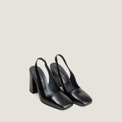 Square-Toe Heeled Pumps in black leather | dack