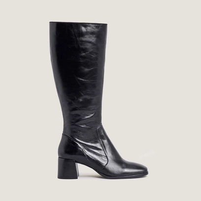 Boots with square toes black