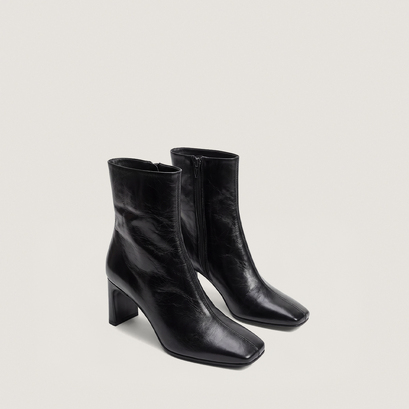 Heeled ankle boots with square toes black