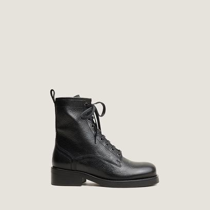 Lace-up boots black