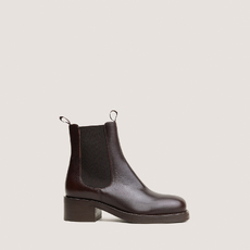 Chelsea lowboots with heels and round toes dark brown