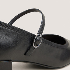 Heeled mary janes black