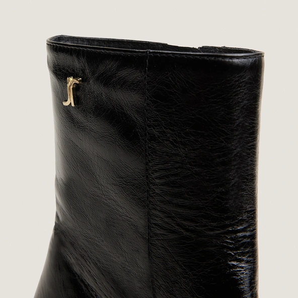 Square-toe ankle boots in black vintage leather | VAREL