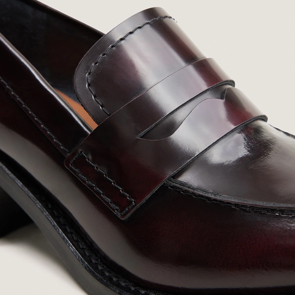Heeled loafers in glossy burgundy leather | DOLLEGE
