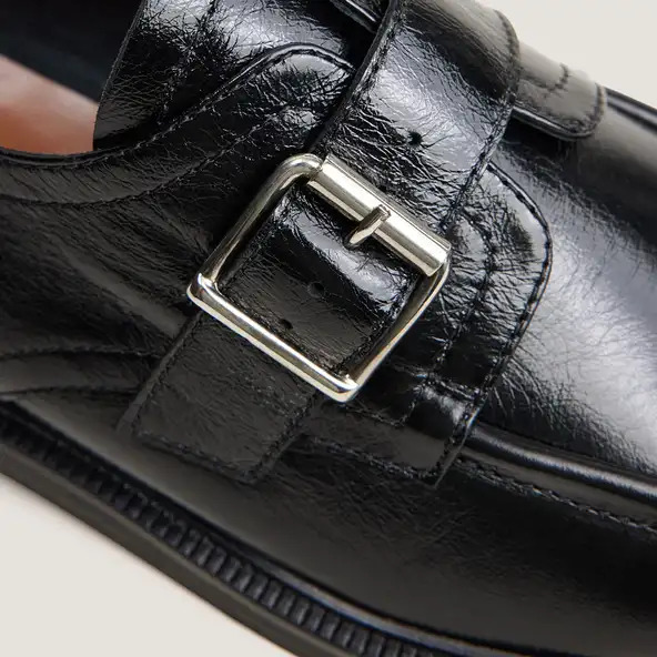 Buckle derbies in aged black leather | DAMELIA