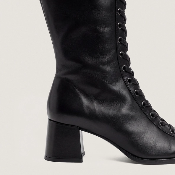 Heeled boots in black leather | VISION