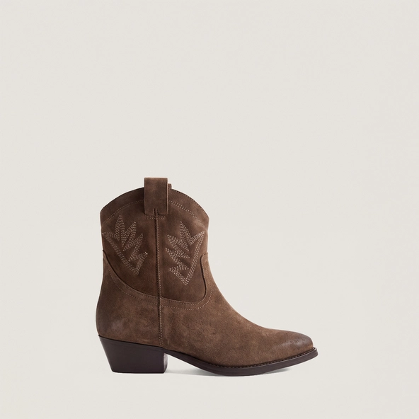 Ankle boots with pointed toes in taupe split leather | DELUS