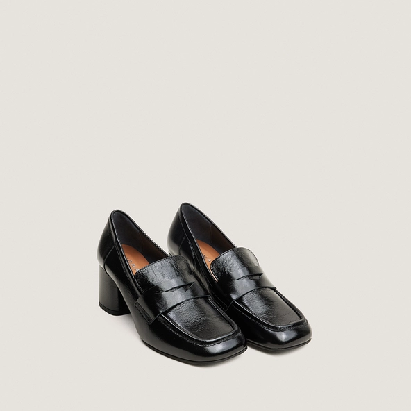 Loafers with square-toes in black shiny leather | DUCHE