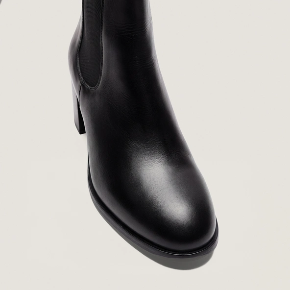 Lowboots with round toes in black leather | DIBRE