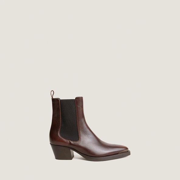 Lowboots with pointed-toes in brown grained leather | DELIRIUM