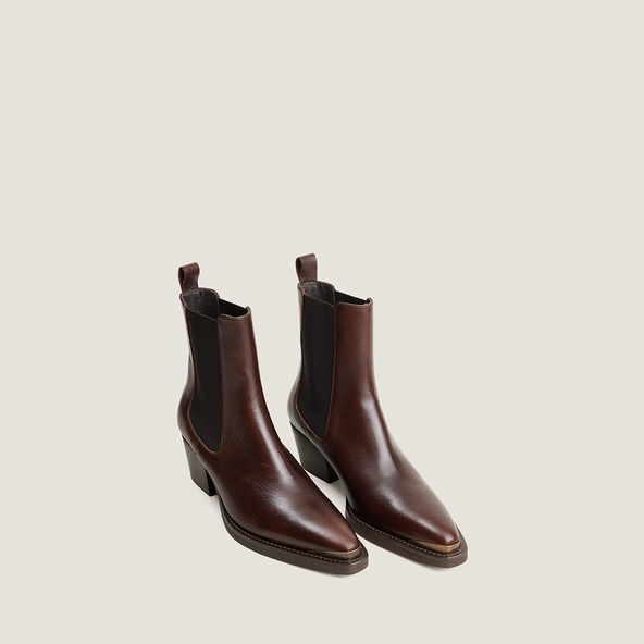 Lowboots with pointed-toes in brown grained leather | DELIRIUM