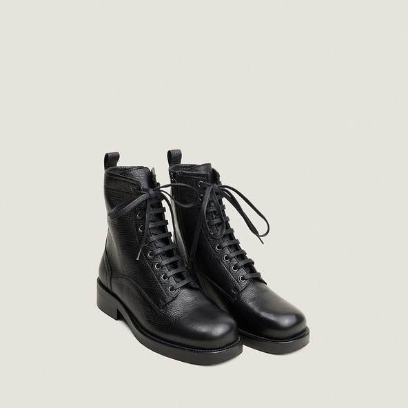 Lace-up boots in black grained leather | DIOLE