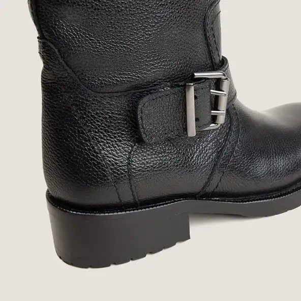 Boots with round toes in black grained leather | DIKE