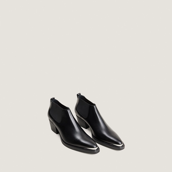 Lowboots with pointed toes in black leather | DELIRIO