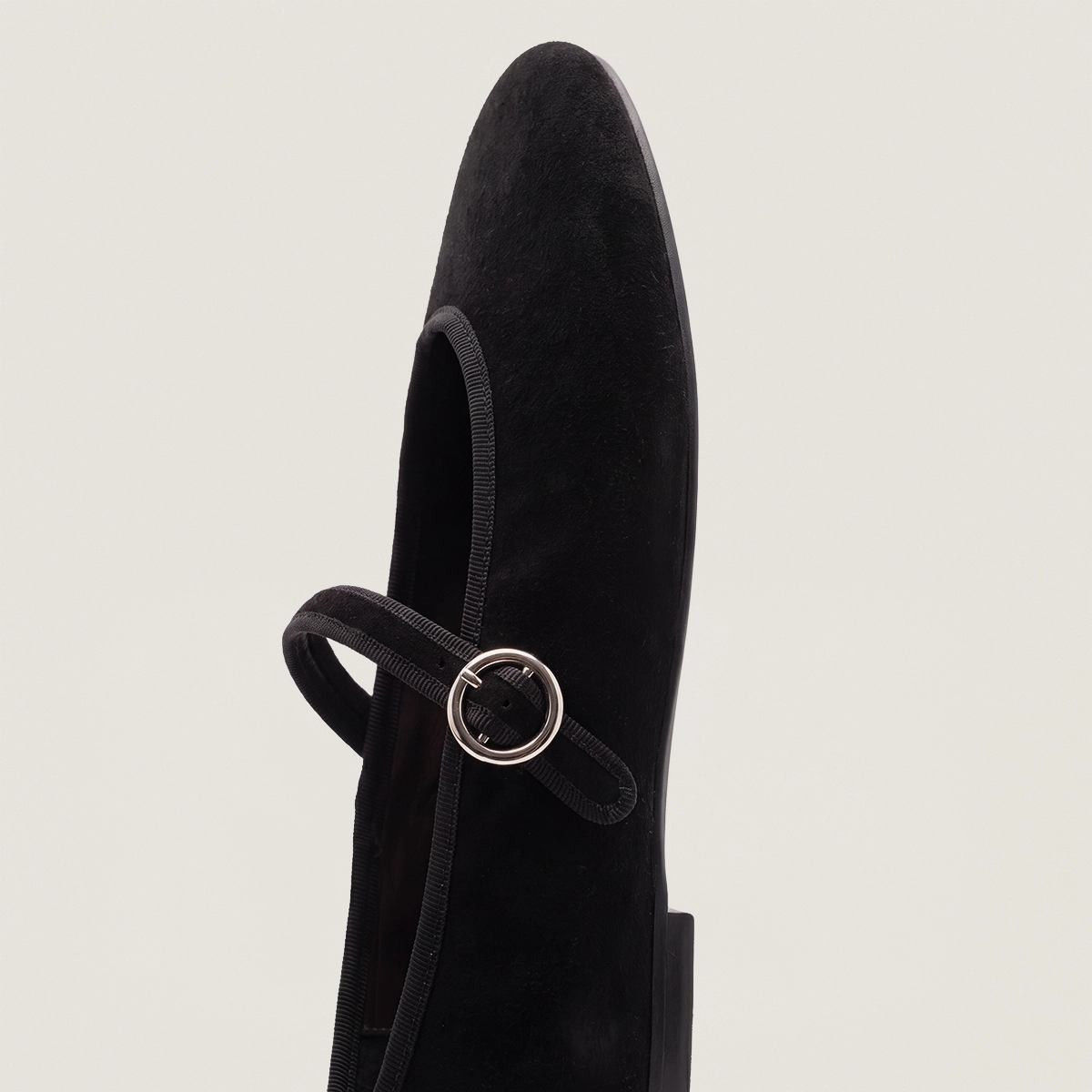 Ballet flats with adjustable straps and buckles in black suede | DEESSE