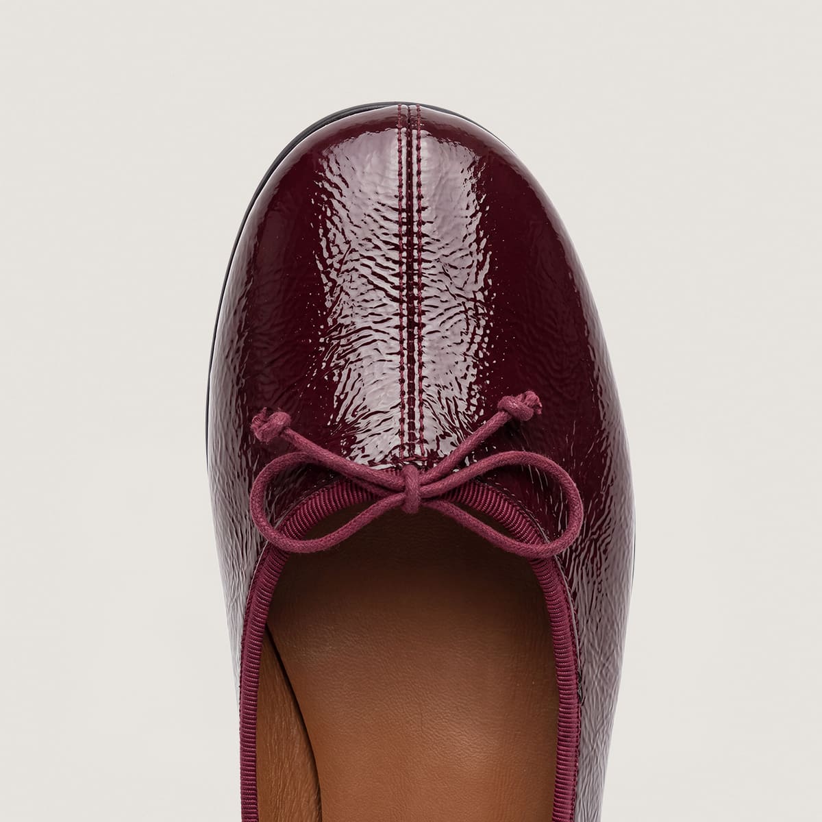 Lace-up ballet flats in burgundy pleated patent leather | DALLETTE