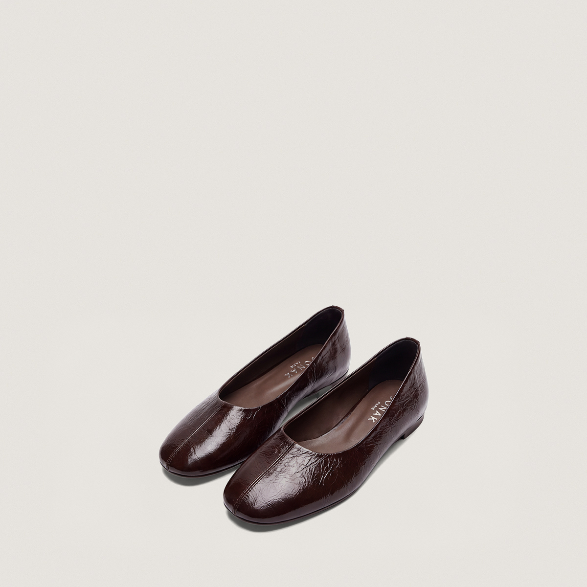 Round-Toe Ballet Flats in brown patent leather | DALLETUS