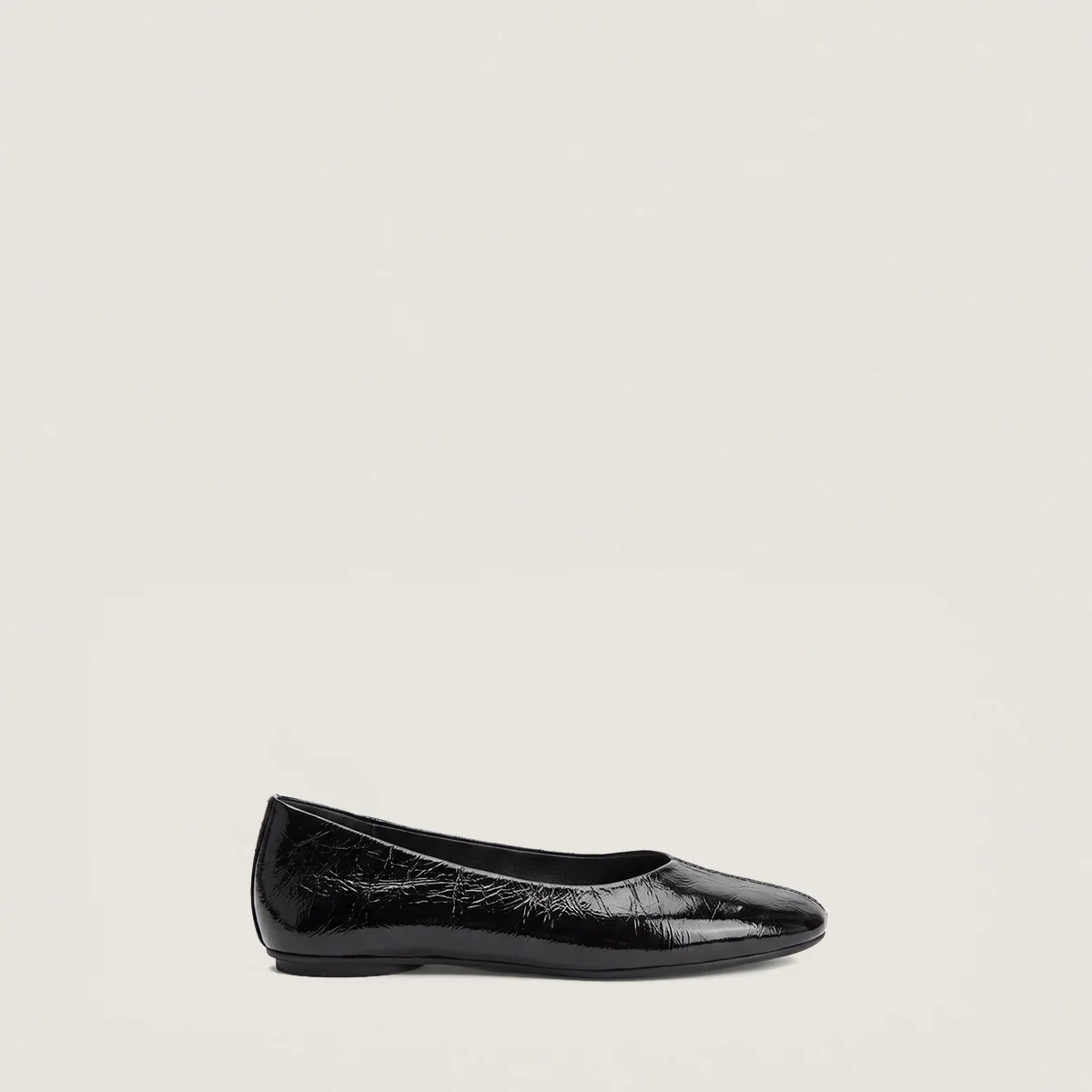 Round-Toe Ballet Flats in black patent leather | DALLETUS