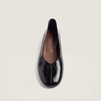 Round-Toe Ballet Flats black