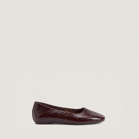 Round-Toe Ballet Flats in brown patent leather | DALLETUS