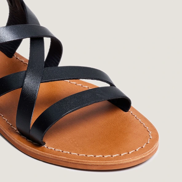 Sandals in black leather | WISCHIA