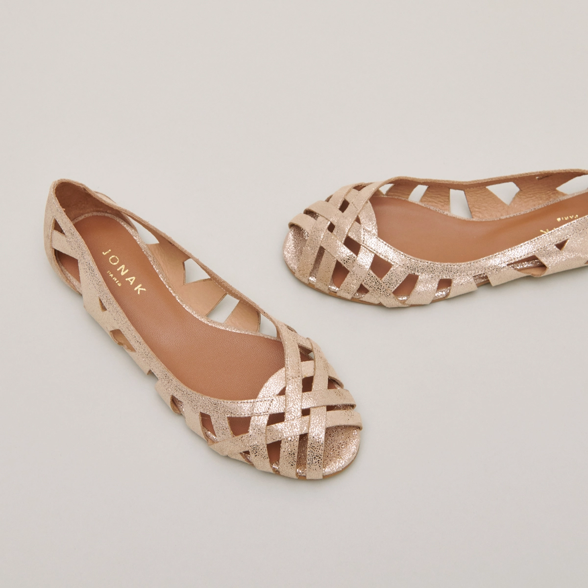 Cut-out ballet flats with laminated platinium upper | DERAY