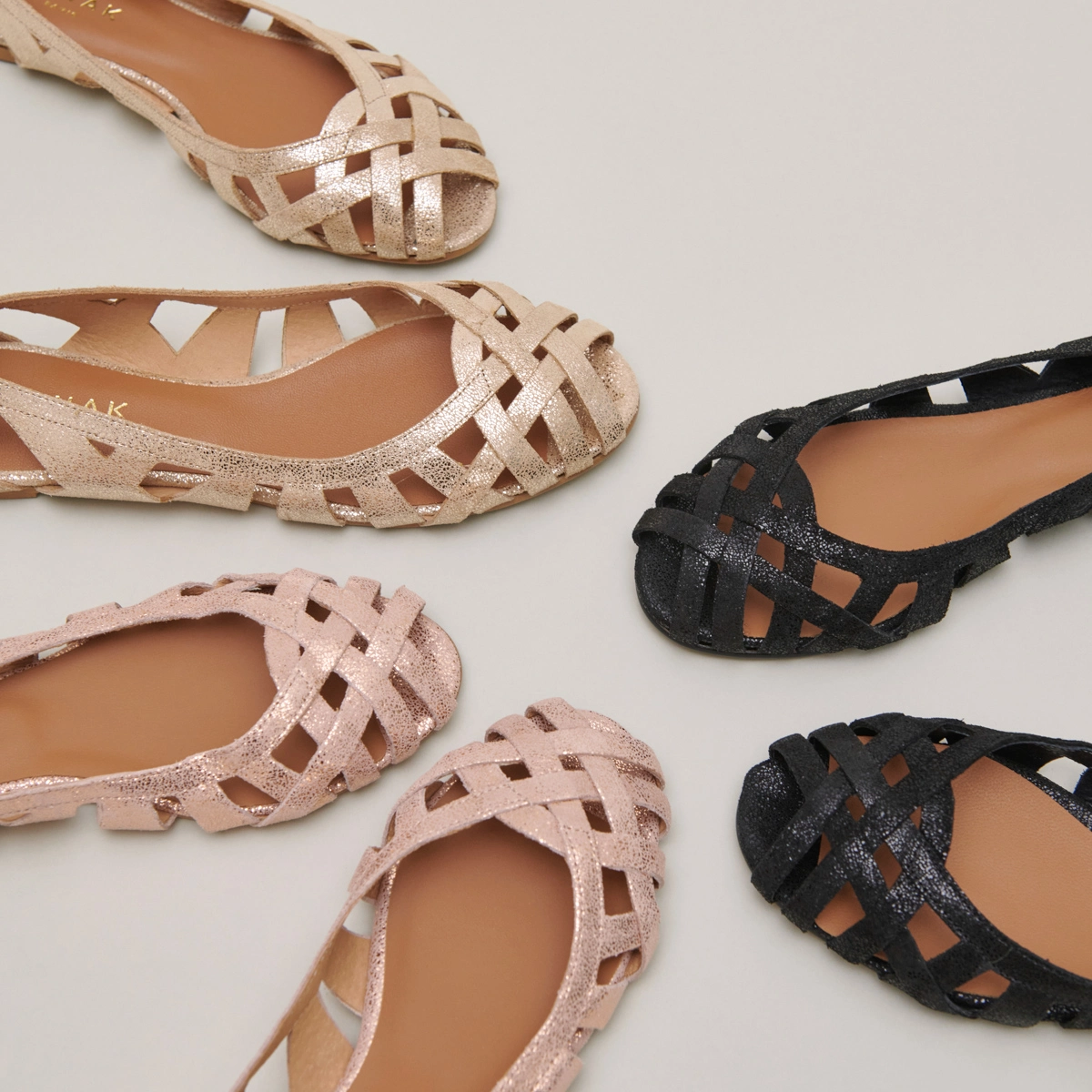 Cut-out ballet flats with laminated platinium upper | DERAY