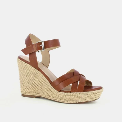 Brown leather wedges with platform sole 