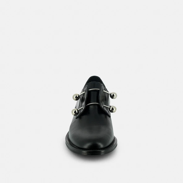 Brogues with silver bars and cabochons in black leather | DUTHEN