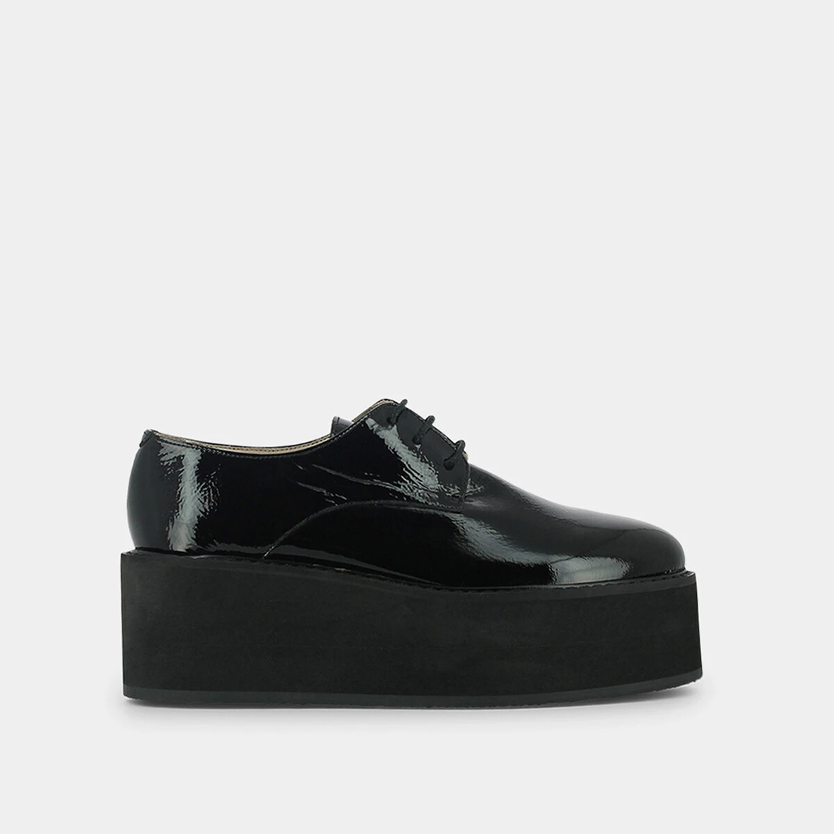 Shiny platform derbies in black leather | ALILOU