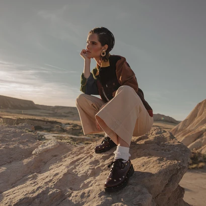 Derbies with golden studs in burgandy leather | aiva