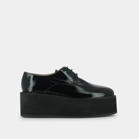 Shiny platform derbies in black leather | ALILOU