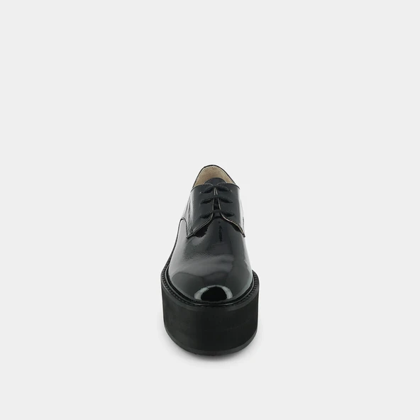Shiny platform derbies in black leather | ALILOU