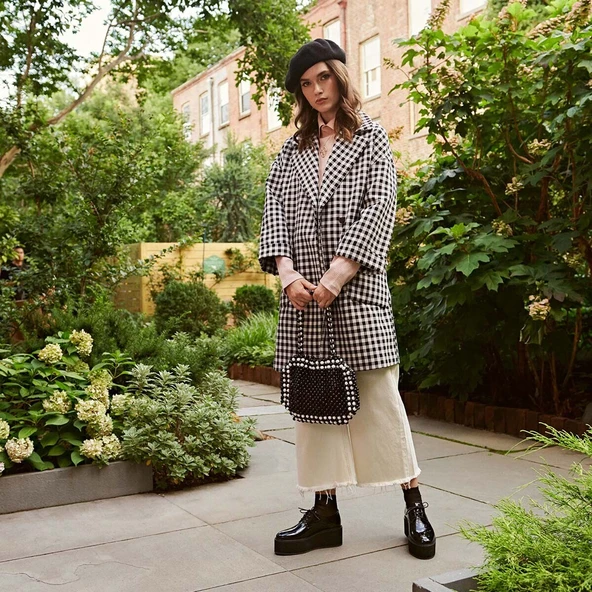 Shiny platform derbies in black leather | ALILOU
