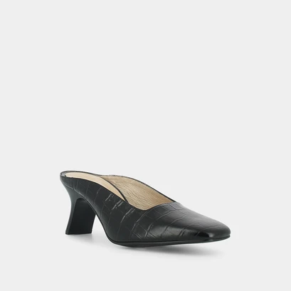 Mules with slanted heel in black crocodile skin | djohan