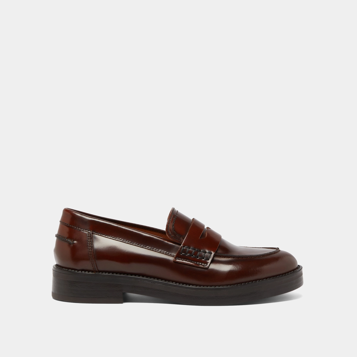 Round-toed loafers in brown patinated leather | MIRNA