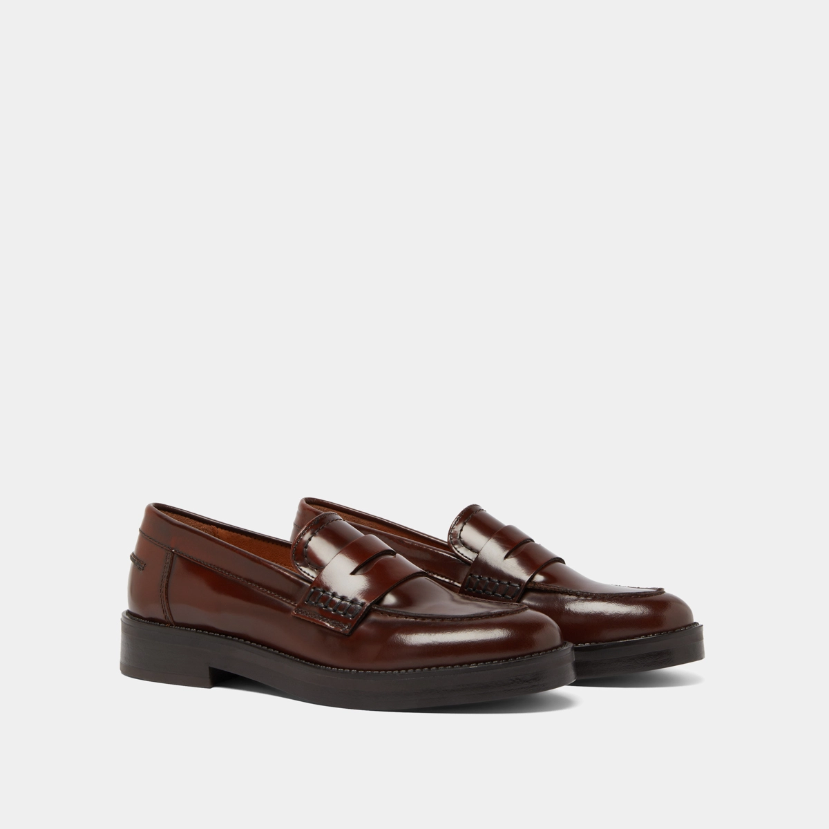 Round-toed loafers in brown patinated leather | MIRNA